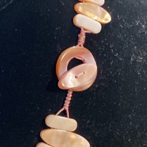 Stunning Mother of Pearl MOP Shell Bib Style Necklace Handmade/Beaded - Picture 2 of 3